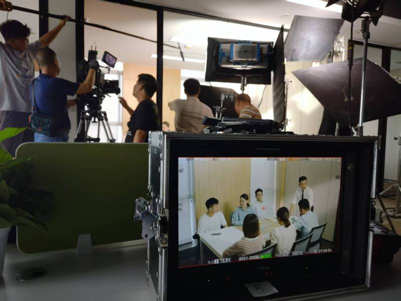 乐昌市TVC拍摄公司：科技产品视觉化大师，诠释未来感与功能美学